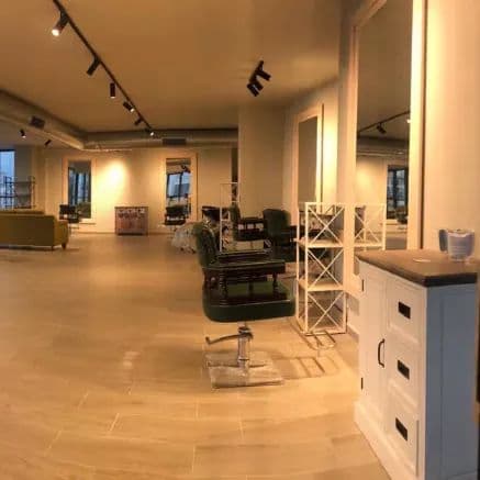 صالون او اند ام cover image