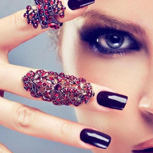 Nina Nails logo